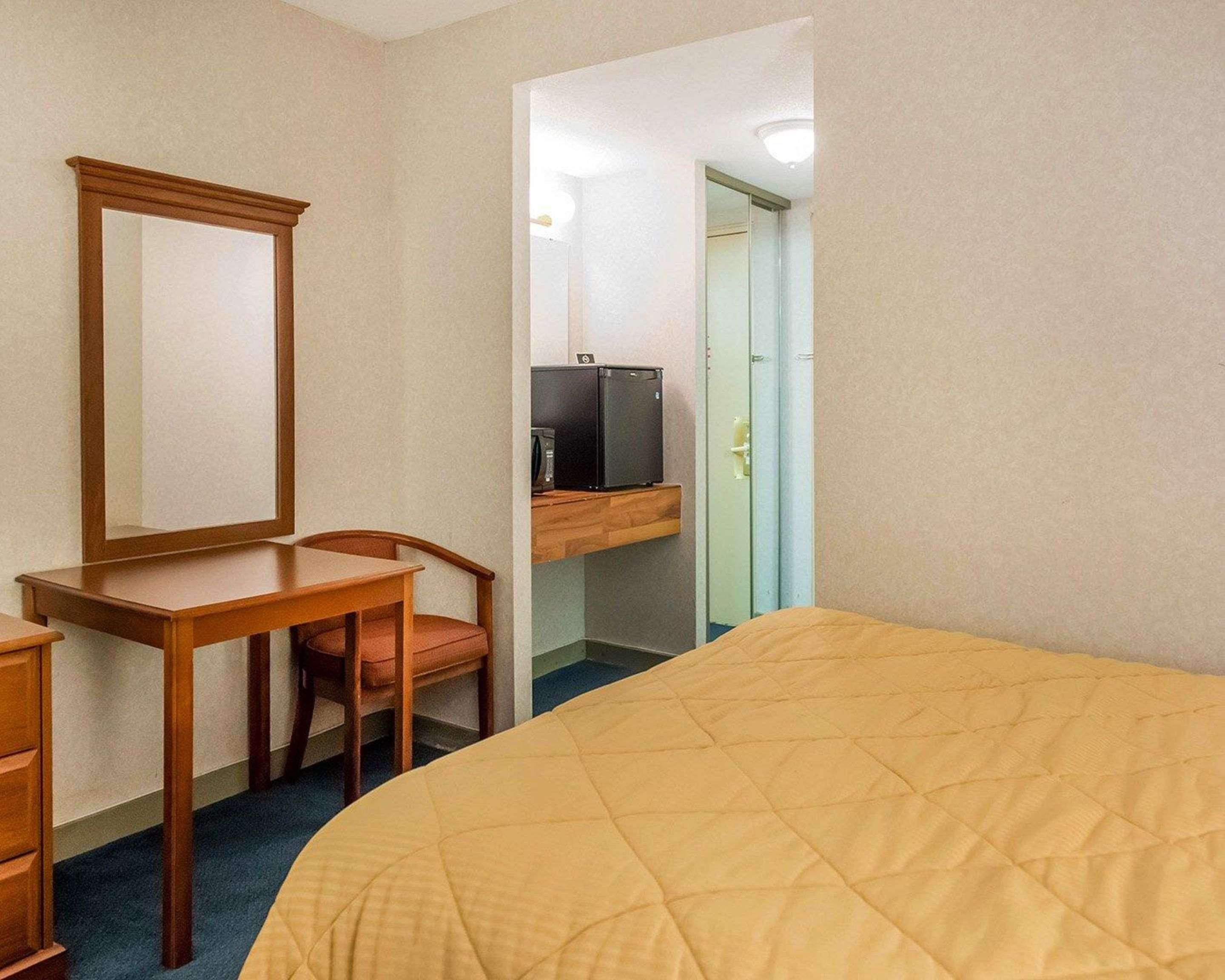 Econo Lodge Smiths Falls Buitenkant foto