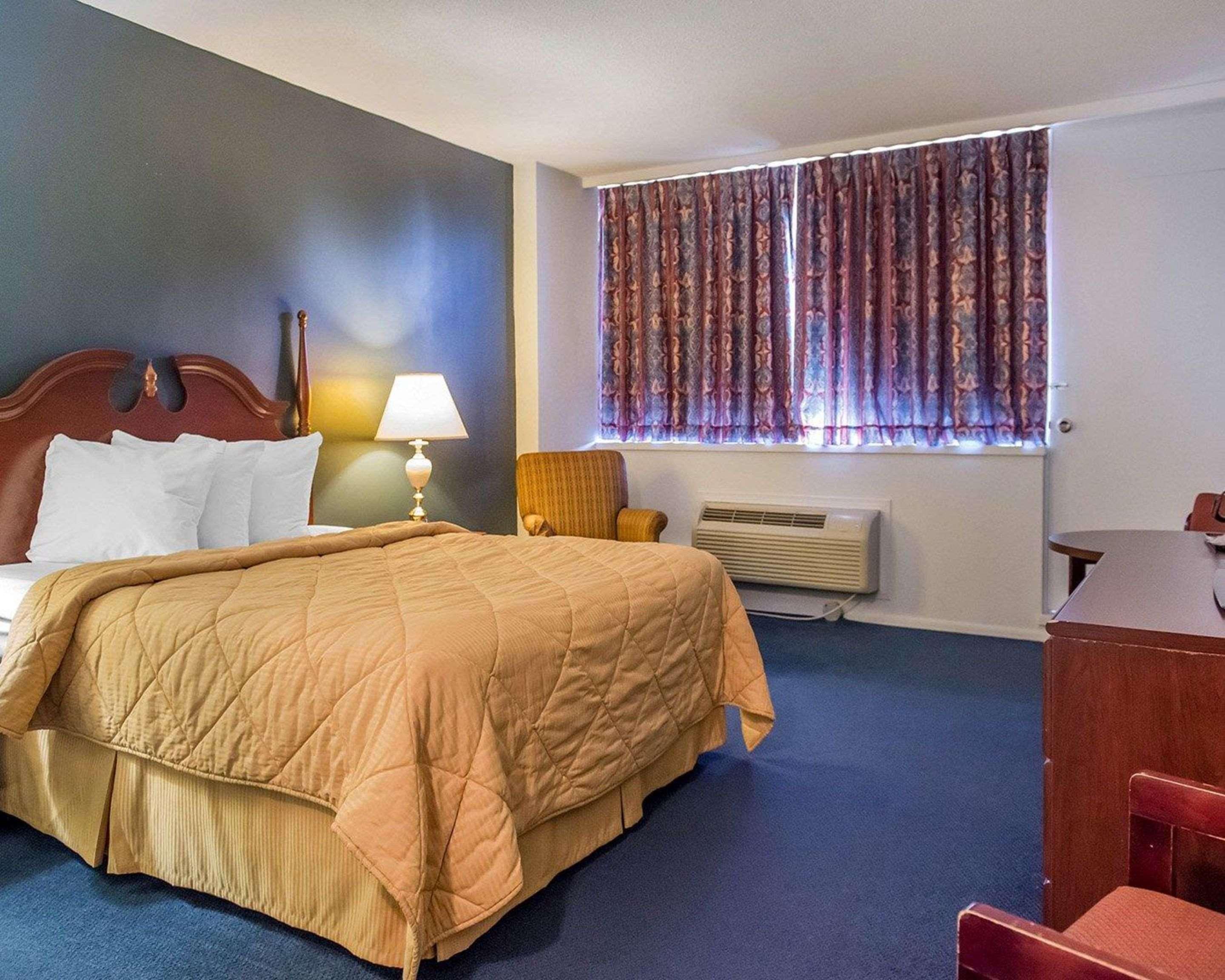 Econo Lodge Smiths Falls Buitenkant foto