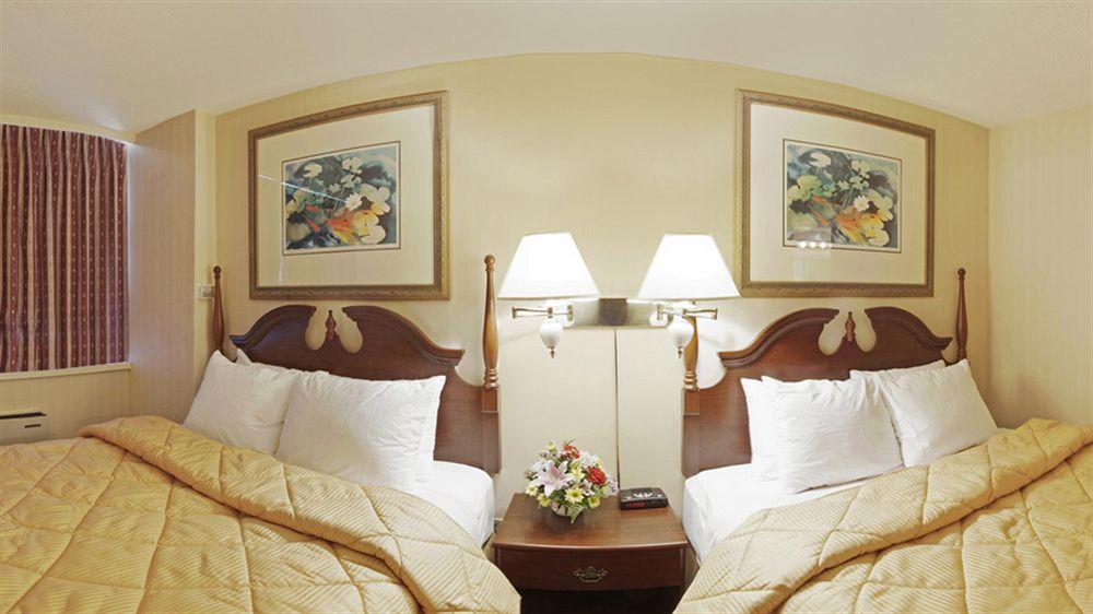 Econo Lodge Smiths Falls Buitenkant foto