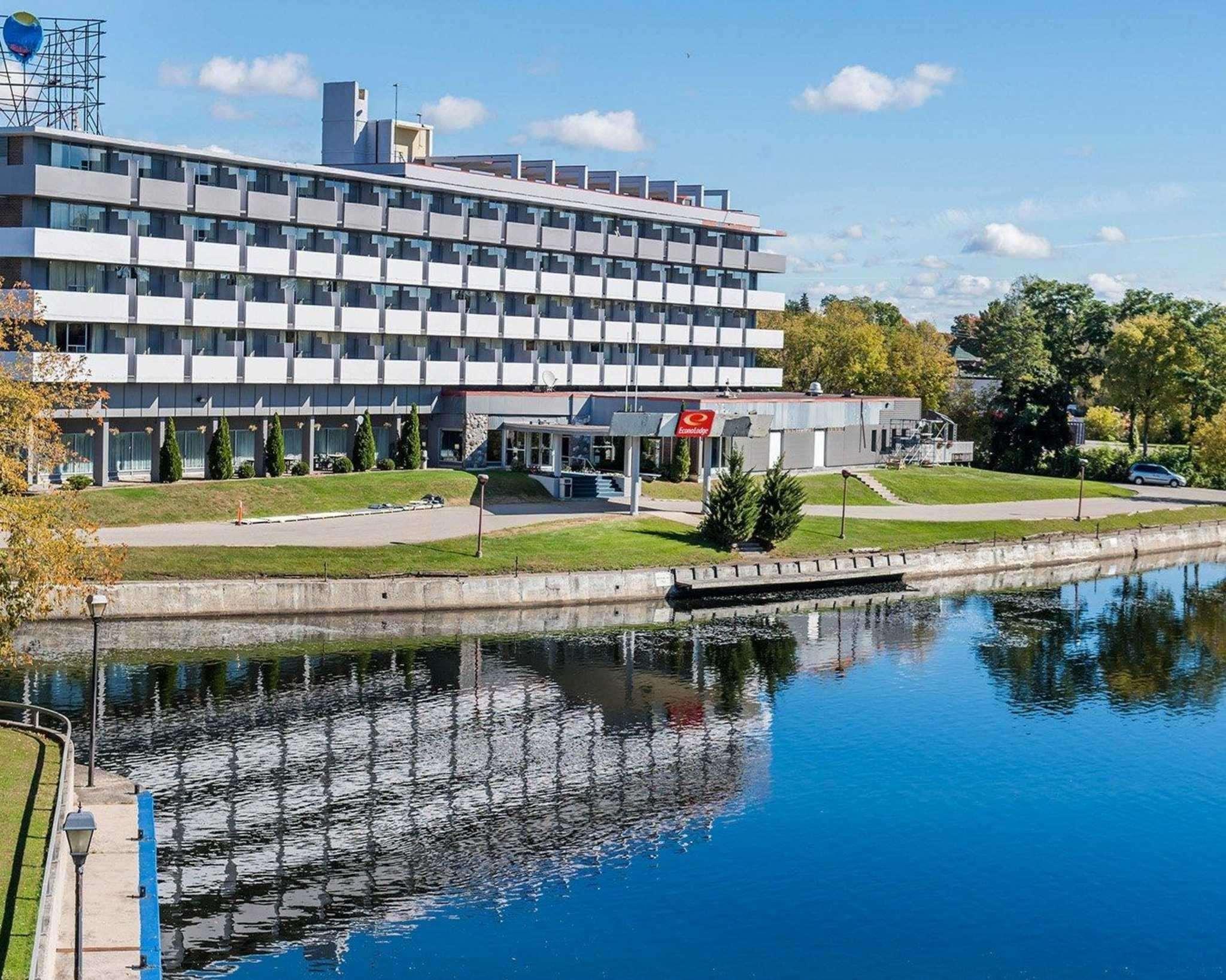 Econo Lodge Smiths Falls Buitenkant foto