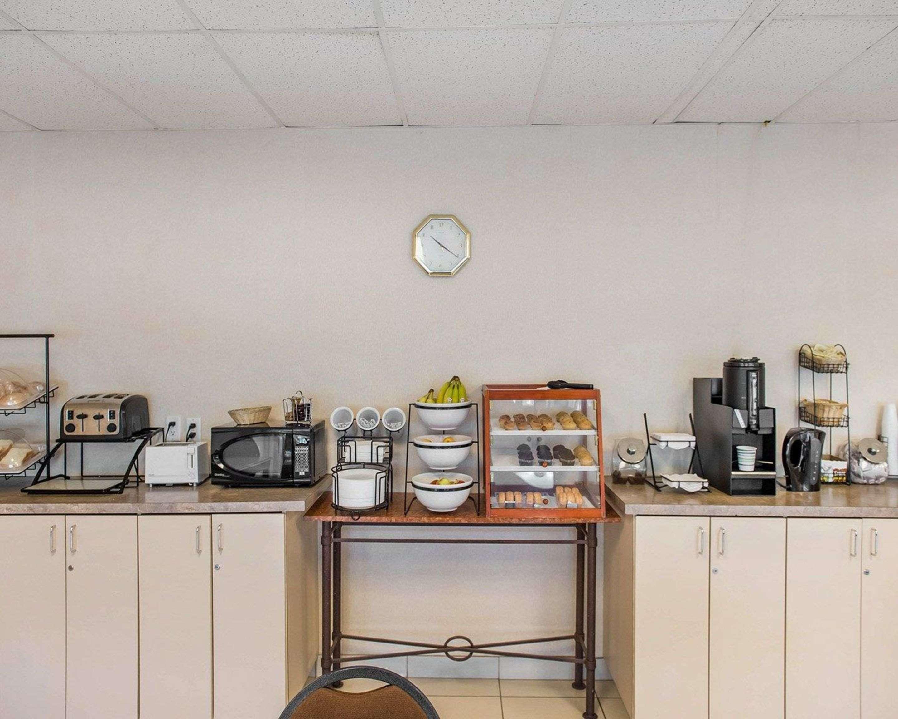 Econo Lodge Smiths Falls Buitenkant foto