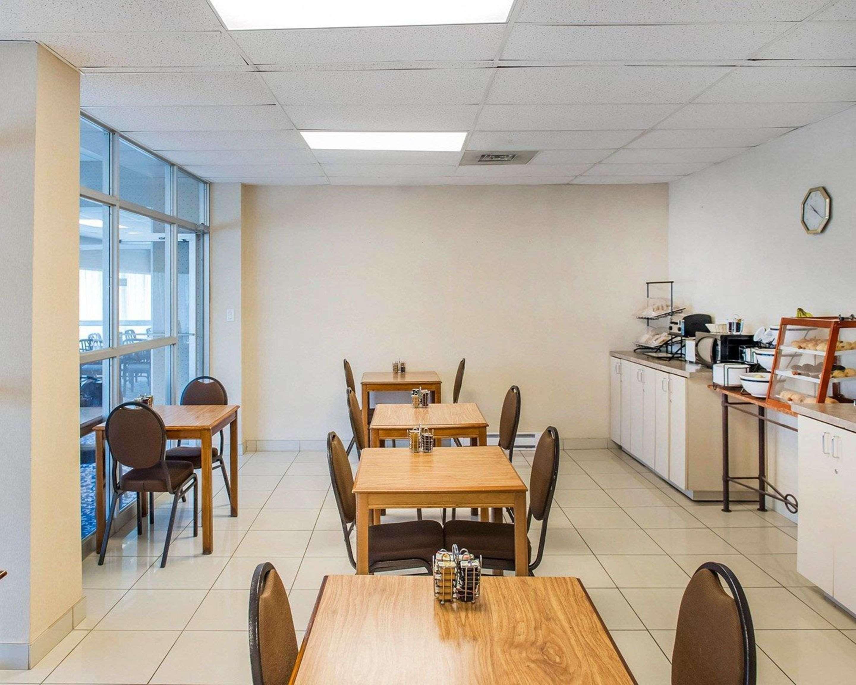 Econo Lodge Smiths Falls Buitenkant foto