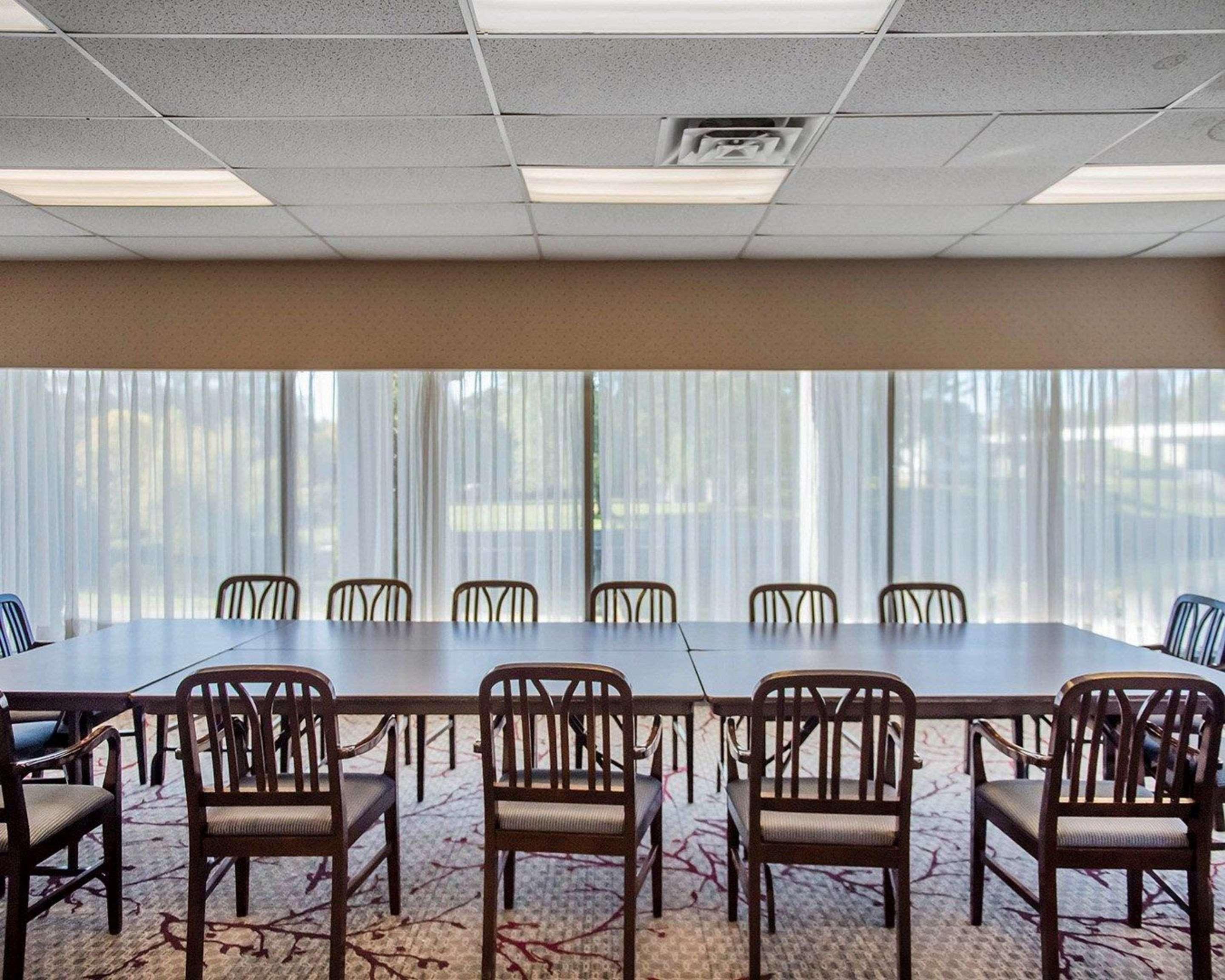Econo Lodge Smiths Falls Buitenkant foto