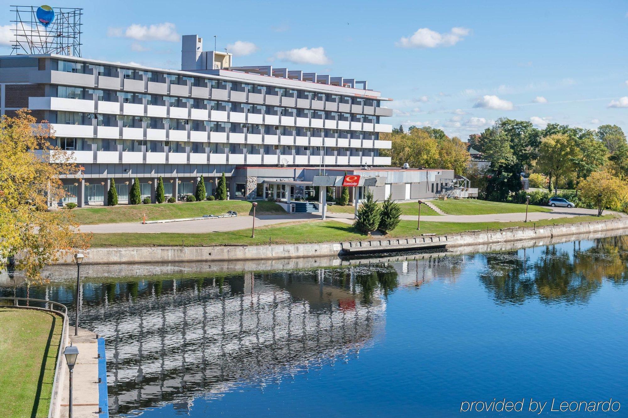 Econo Lodge Smiths Falls Buitenkant foto