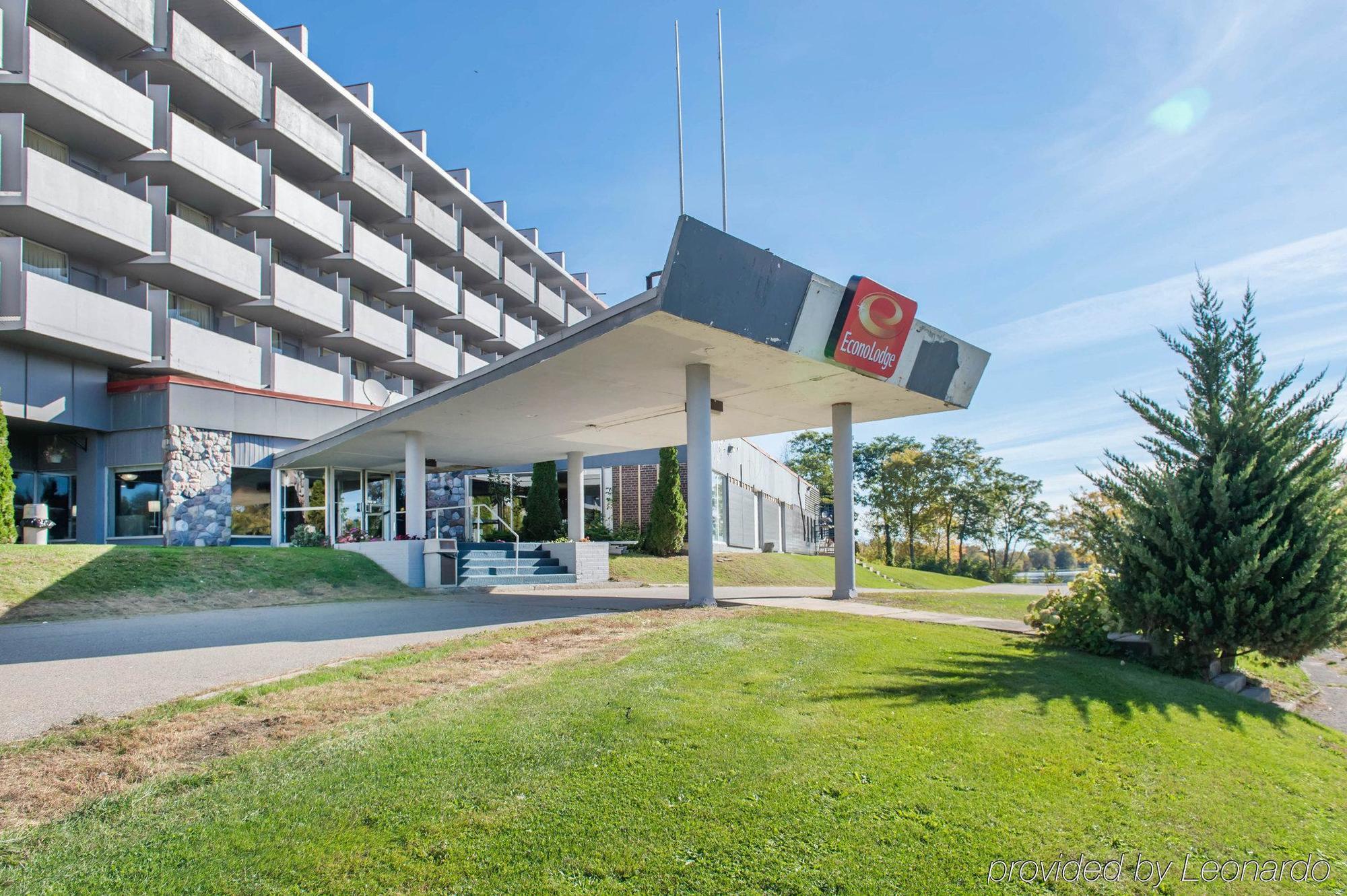 Econo Lodge Smiths Falls Buitenkant foto