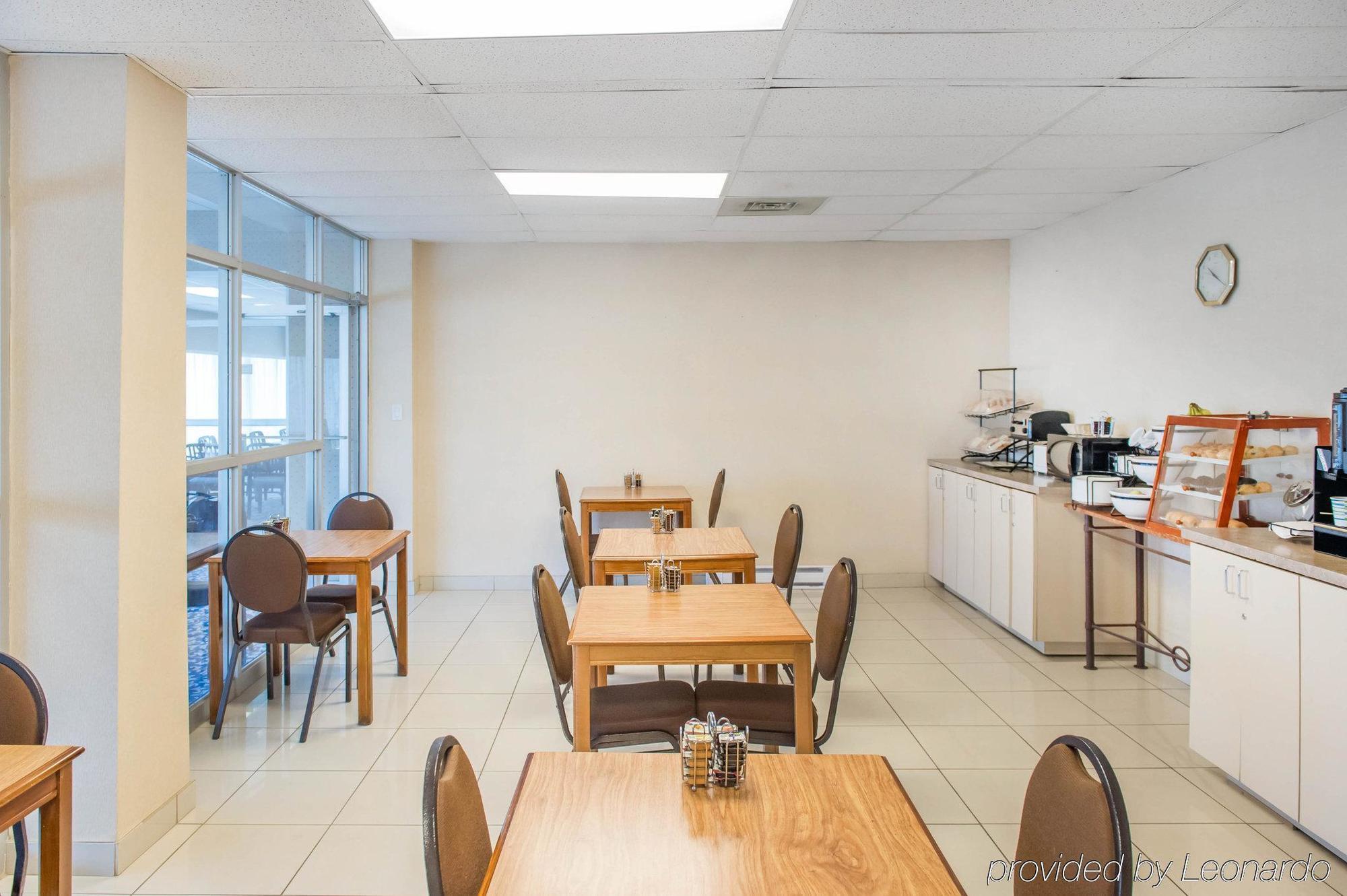 Econo Lodge Smiths Falls Buitenkant foto