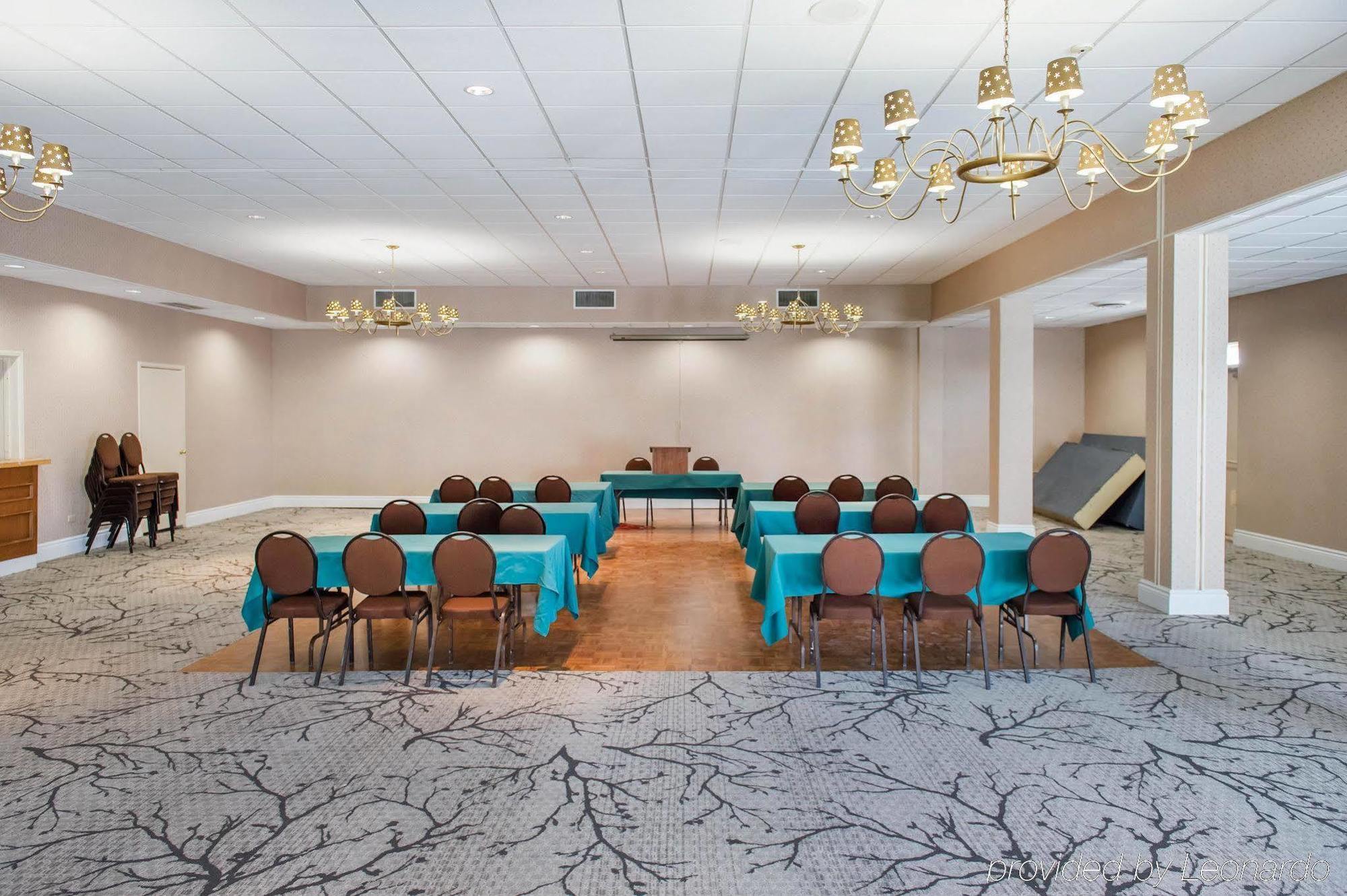 Econo Lodge Smiths Falls Buitenkant foto