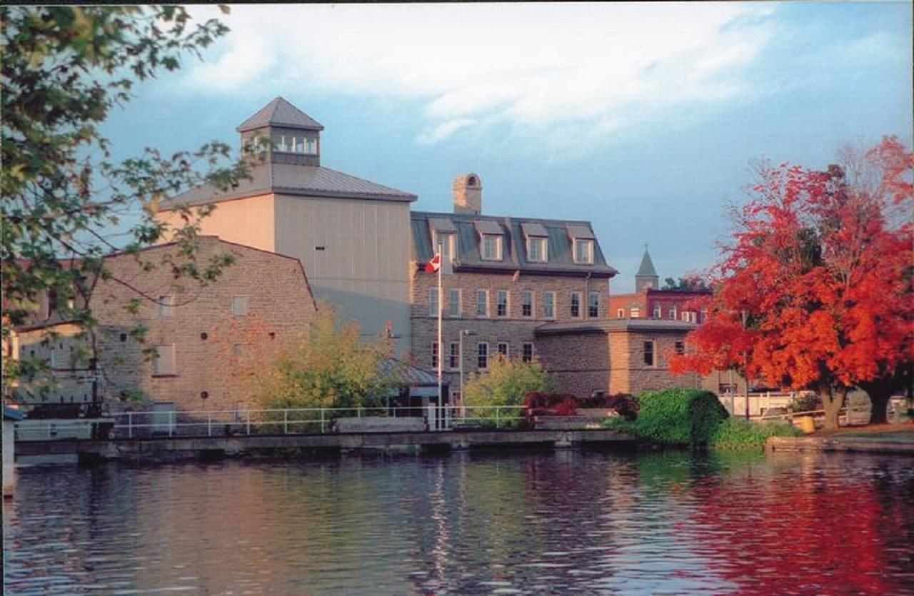 Econo Lodge Smiths Falls Buitenkant foto